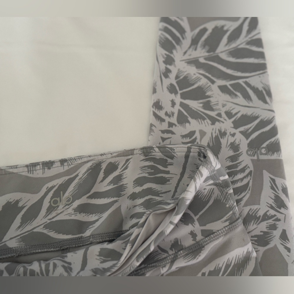 Alo Yoga 7/8‎  Palm Leaf Legging Size Small - Picture 6 of 11